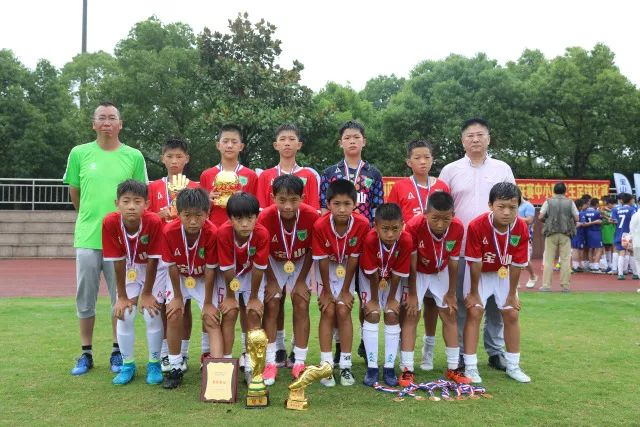 上海男篮在CBA新赛季首战中大获全胜